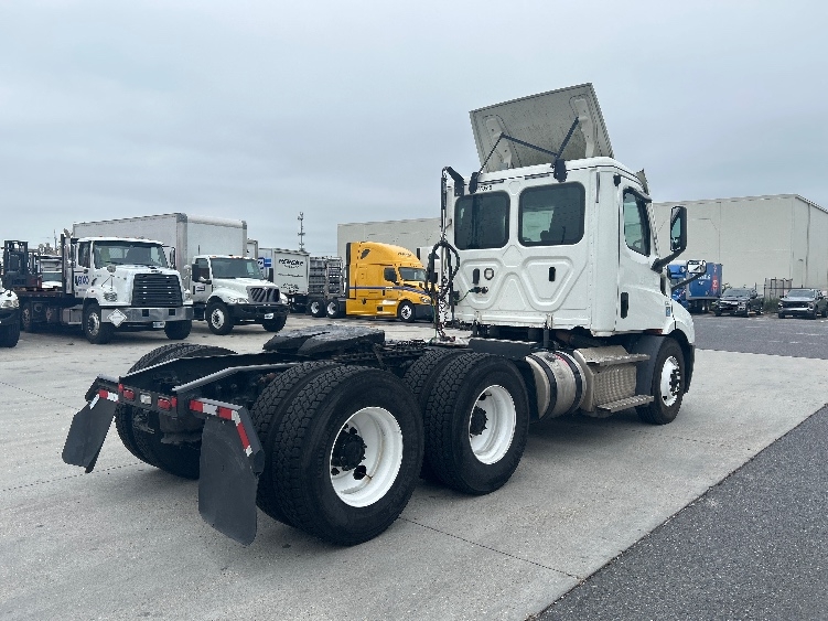 2020 Freightliner Cascadia in Hammond, LA — photo 7