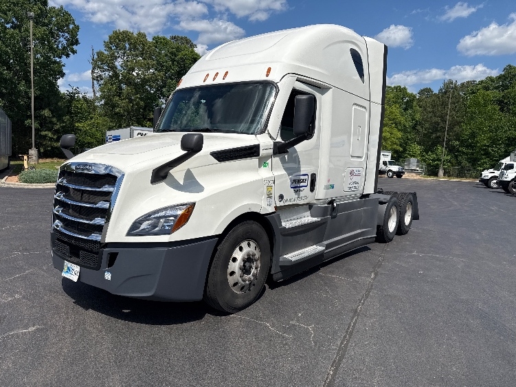 2021 Freightliner Cascadia in Las Vegas, NV — photo 3