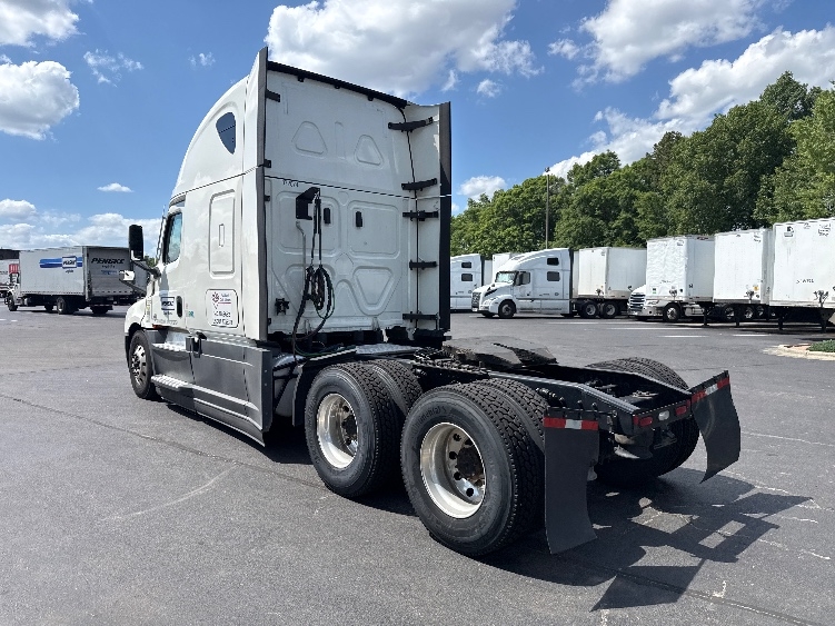 2021 Freightliner Cascadia in Las Vegas, NV — photo 5