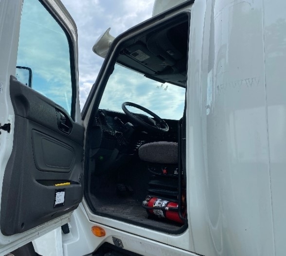 2021 International LT in Louisville, KY — photo 9