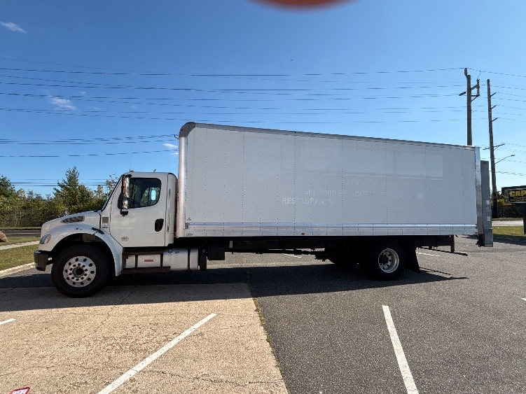 2021 Freightliner eM2 in West Babylon, NY — photo 4