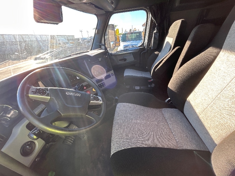 2020 Freightliner Cascadia in El Centro, CA — photo 10