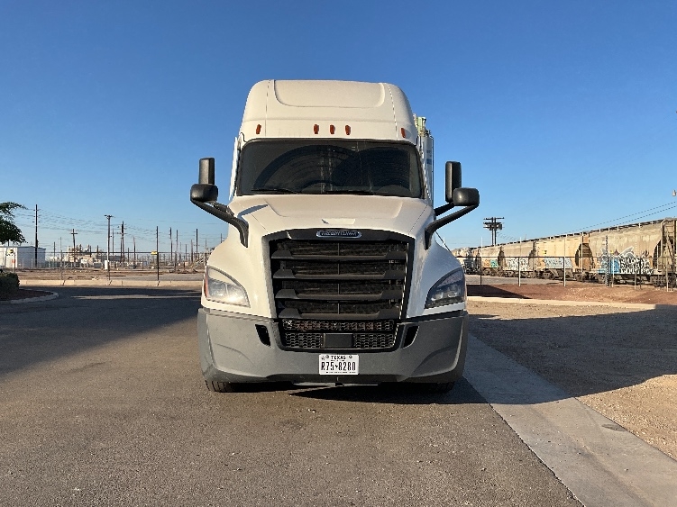 2020 Freightliner Cascadia in El Centro, CA — photo 2