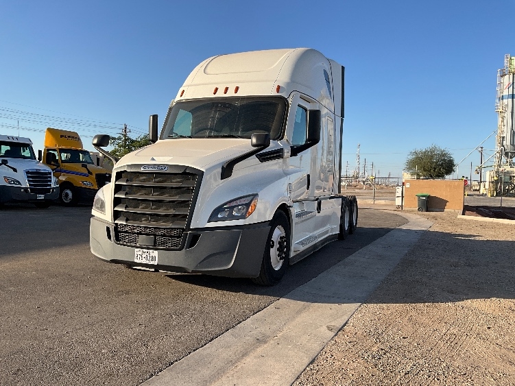 2020 Freightliner Cascadia in El Centro, CA — photo 3