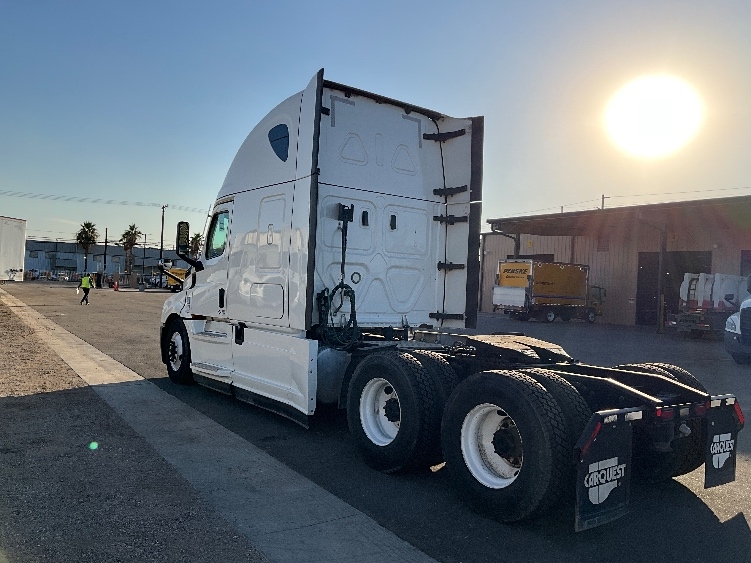 2020 Freightliner Cascadia in El Centro, CA — photo 5