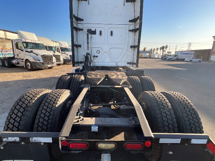 2020 Freightliner Cascadia in El Centro, CA — photo 6