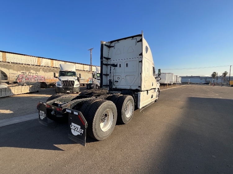 2020 Freightliner Cascadia in El Centro, CA — photo 7