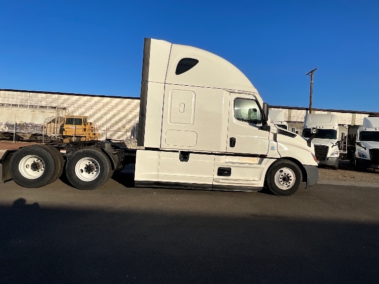 2020 Freightliner Cascadia in El Centro, CA — photo 8