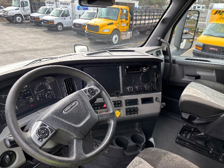 2020 Freightliner Cascadia in White Deer, PA — photo 10