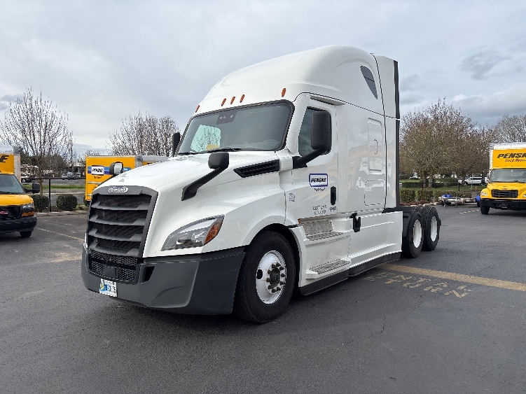 2020 Freightliner Cascadia in White Deer, PA — photo 3