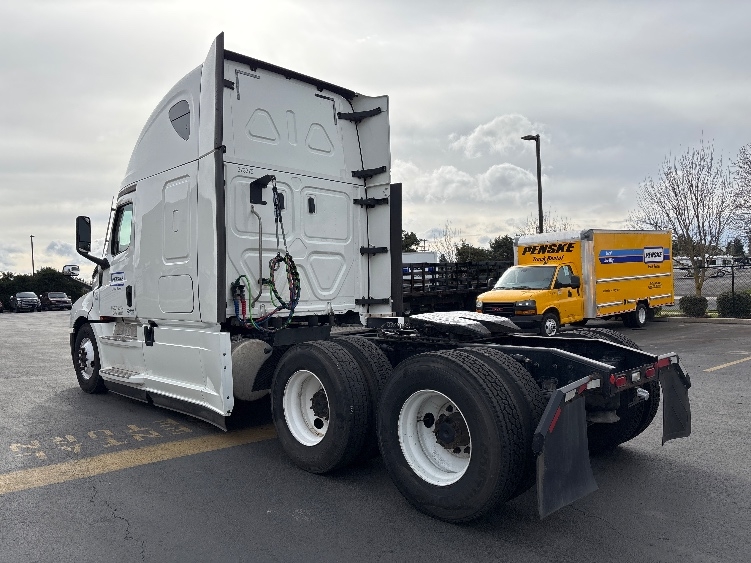 2020 Freightliner Cascadia in White Deer, PA — photo 5