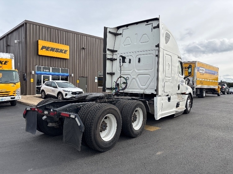 2020 Freightliner Cascadia in White Deer, PA — photo 7