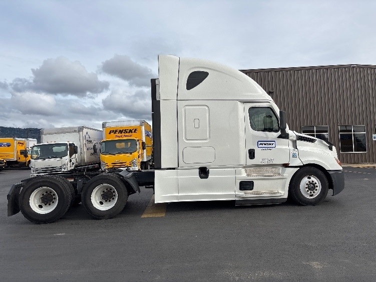 2020 Freightliner Cascadia in White Deer, PA — photo 8