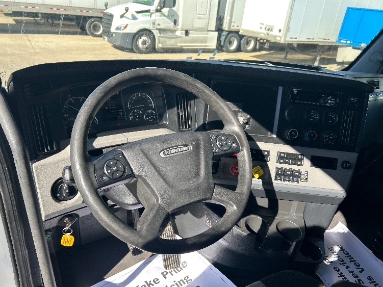 2021 Freightliner Cascadia in Belden, MS — photo 10