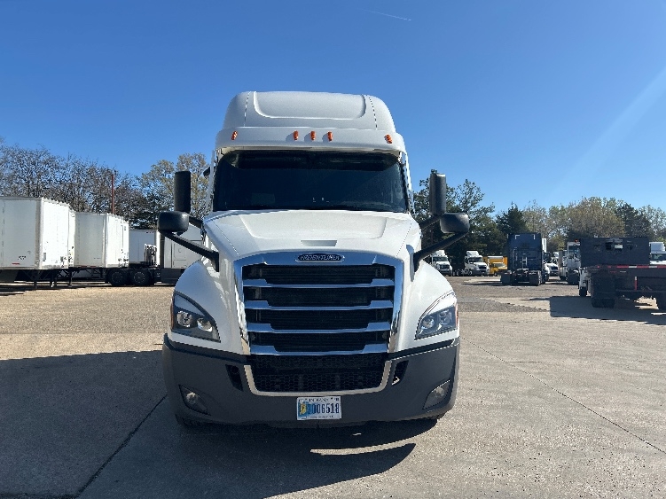 2021 Freightliner Cascadia in Belden, MS — photo 2