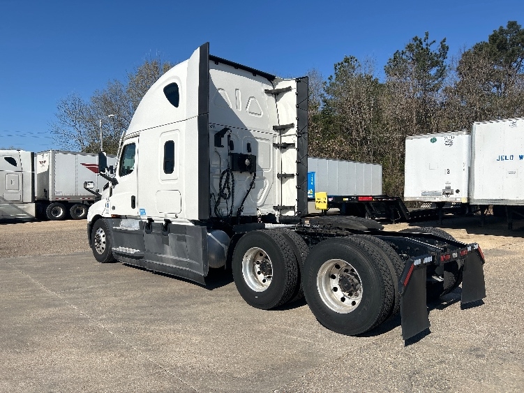2021 Freightliner Cascadia in Belden, MS — photo 5