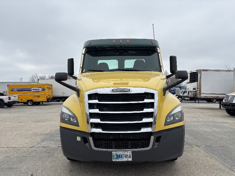 2021 Freightliner Cascadia in Hammond, LA — photo 2