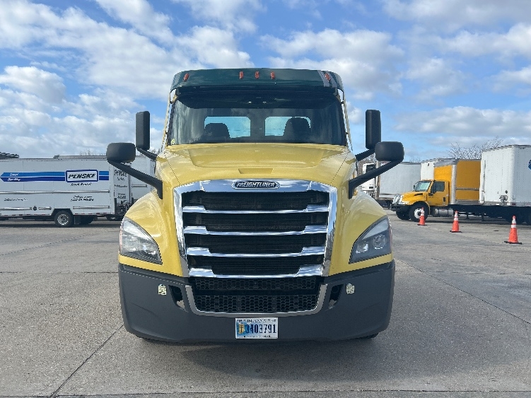 2021 Freightliner Cascadia in Hammond, LA — photo 2