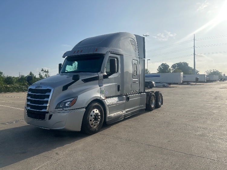 2021 Freightliner Cascadia in Dallas, TX — photo 3