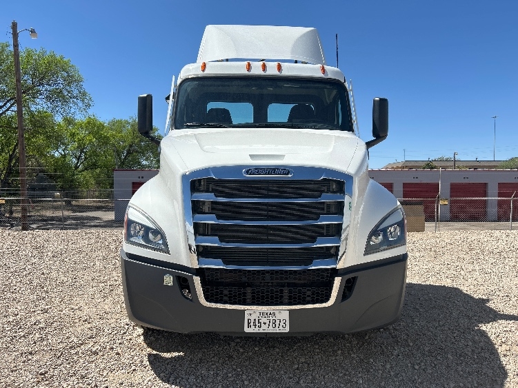 2021 Freightliner Cascadia in Amarillo, TX — photo 2