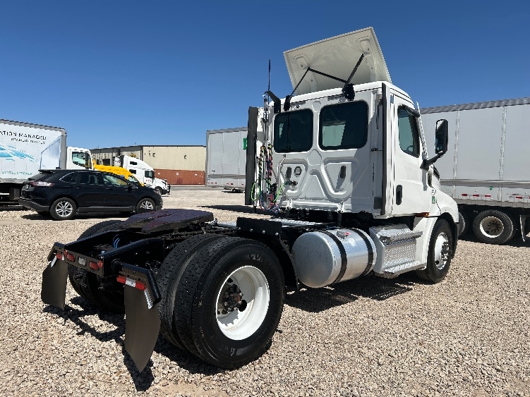 2021 Freightliner Cascadia in Amarillo, TX — photo 7