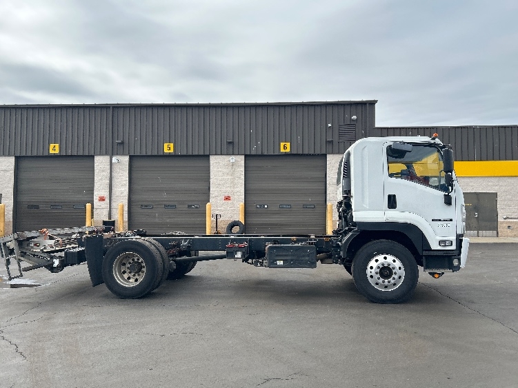2020 Isuzu FTR in Montgomery, NY — photo 10