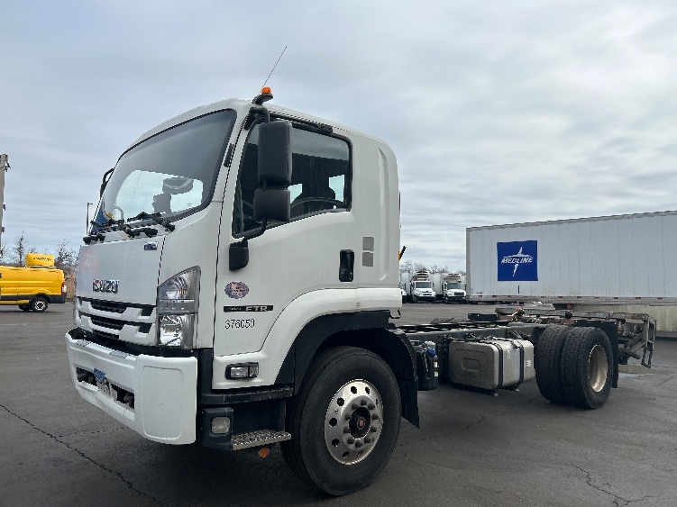 2020 Isuzu FTR in Montgomery, NY — photo 3