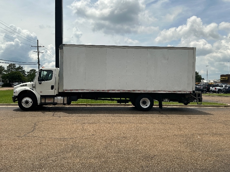 2021 Freightliner eM2 in Jackson, MS — photo 4