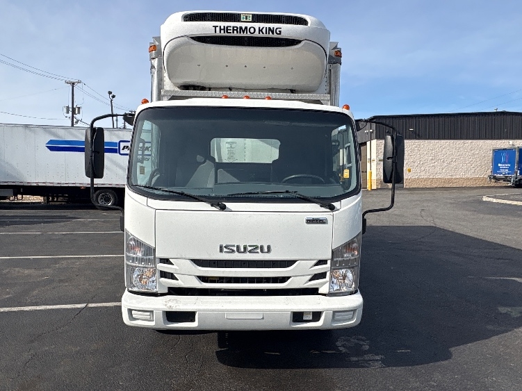 2021 Isuzu NRR in North Bergen, NJ — photo 2