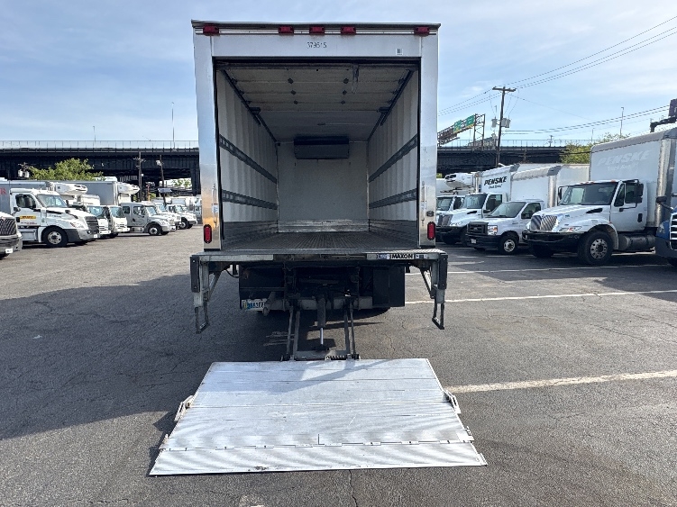2021 Isuzu NRR in North Bergen, NJ — photo 9