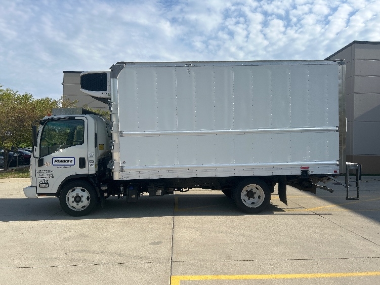 2021 Isuzu NRR in La Porte, IN — photo 4
