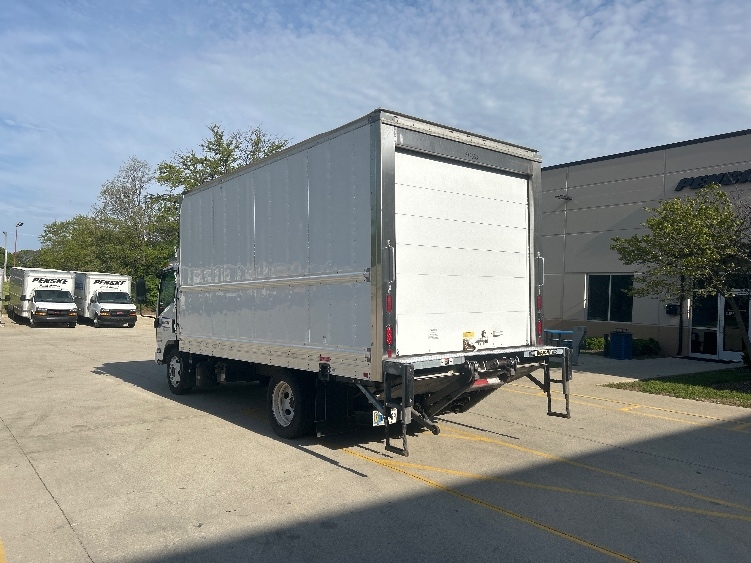 2021 Isuzu NRR in La Porte, IN — photo 6