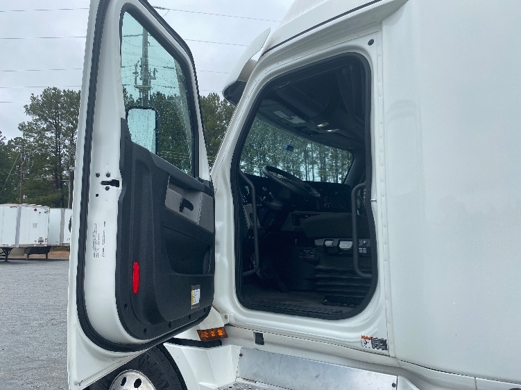 2021 Freightliner in New Castle, DE — photo 9