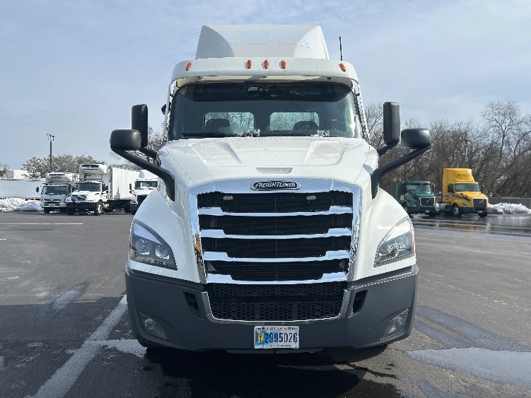 2021 Freightliner Cascadia in Pennsauken, NJ — photo 2