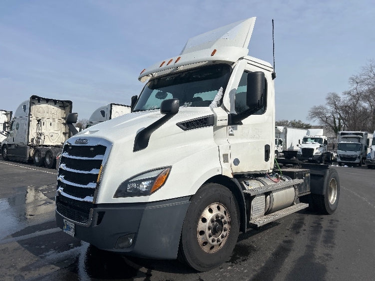 2021 Freightliner Cascadia in Pennsauken, NJ — photo 3