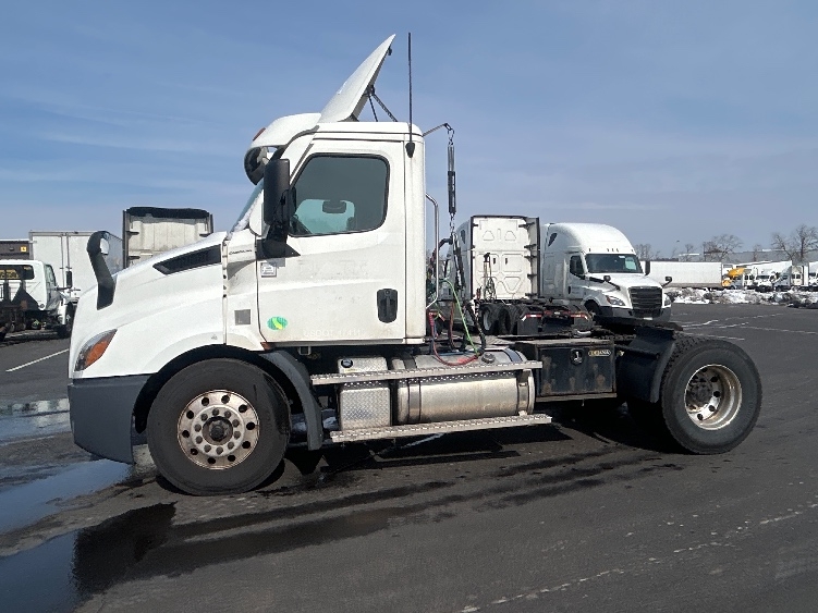 2021 Freightliner Cascadia in Pennsauken, NJ — photo 4