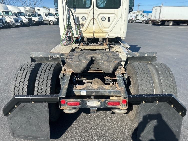2021 Freightliner Cascadia in Pennsauken, NJ — photo 6