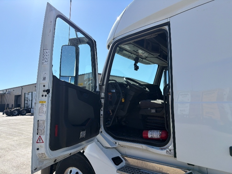 2021 Volvo in West Fargo, ND — photo 9