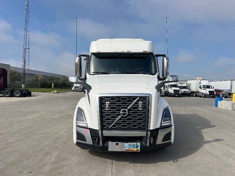 2021 Volvo in Brooklyn Park, MN — photo 2