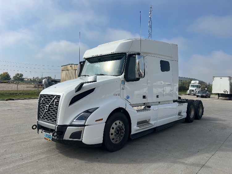 2021 Volvo in Brooklyn Park, MN — photo 3