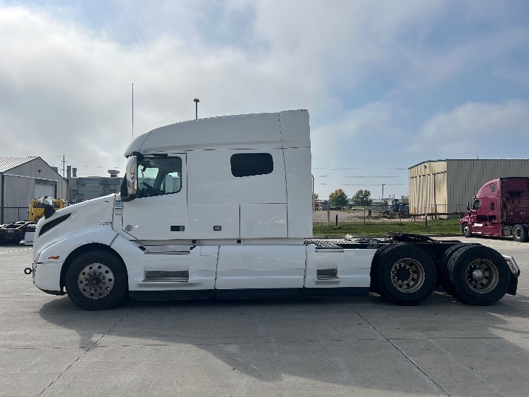 2021 Volvo in Brooklyn Park, MN — photo 4