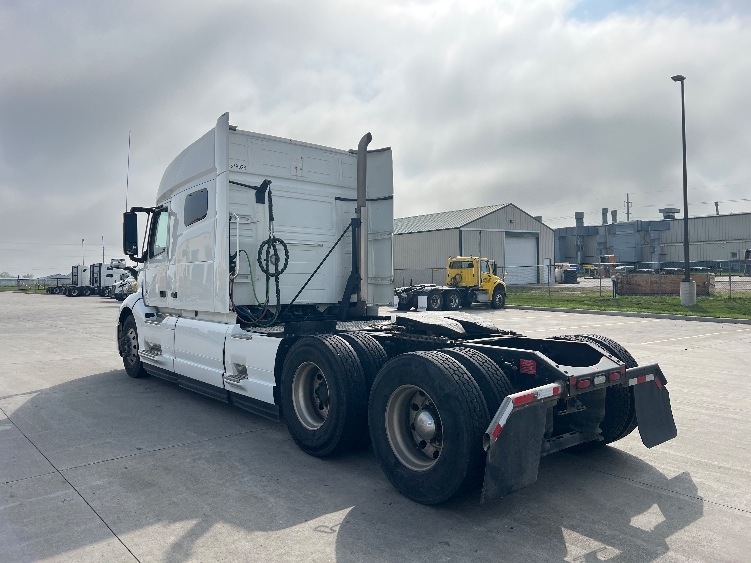 2021 Volvo in Brooklyn Park, MN — photo 5