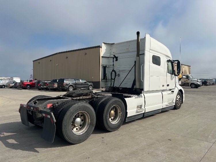 2021 Volvo in Brooklyn Park, MN — photo 7