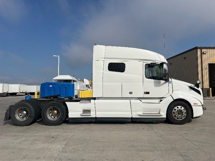 2021 Volvo in Brooklyn Park, MN — photo 8
