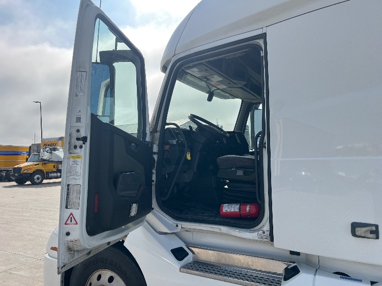 2021 Volvo in Brooklyn Park, MN — photo 9