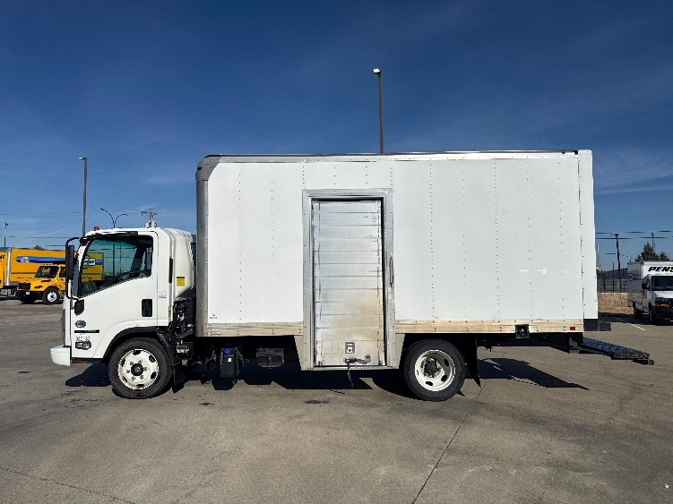 2021 Isuzu NRR in Arlington, TX — photo 4