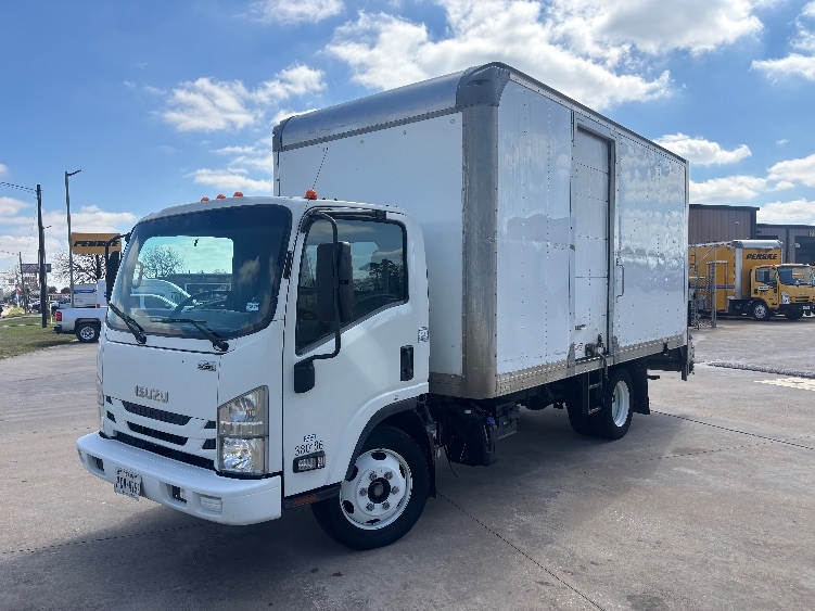 2021 Isuzu NRR in San Antonio, TX — photo 3