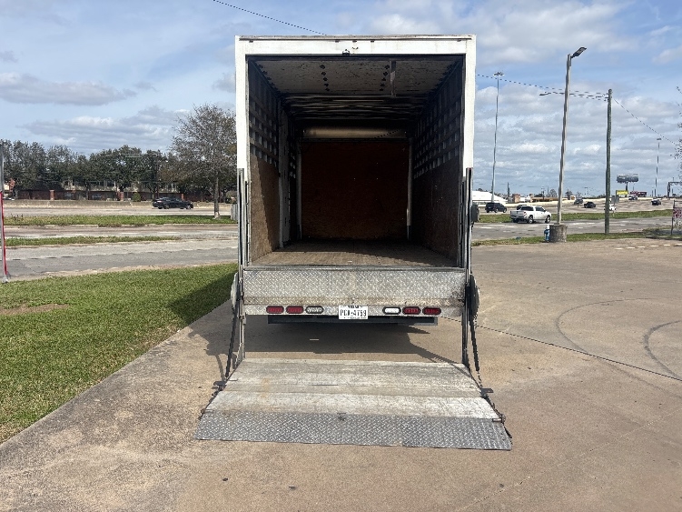 2021 Isuzu NRR in San Antonio, TX — photo 8