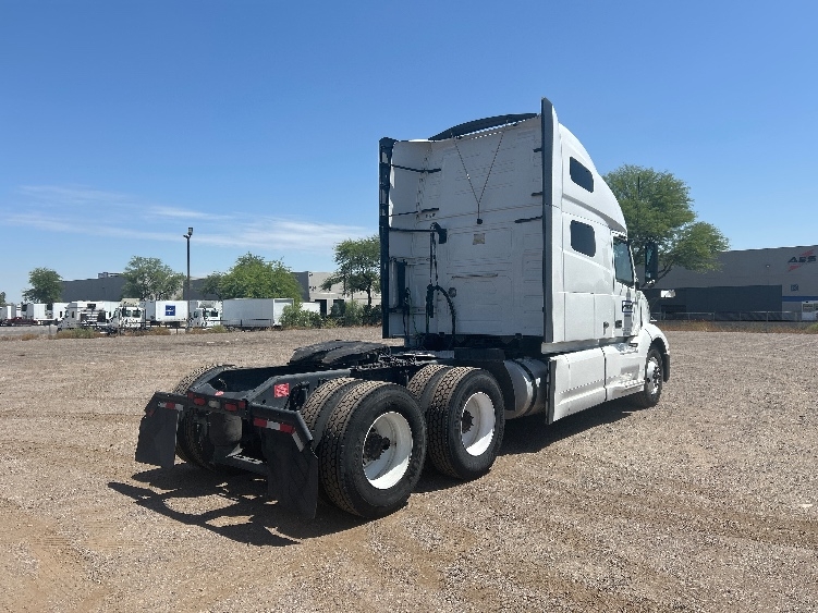 2021 Volvo VNL 760 in Phoenix, AZ — photo 7