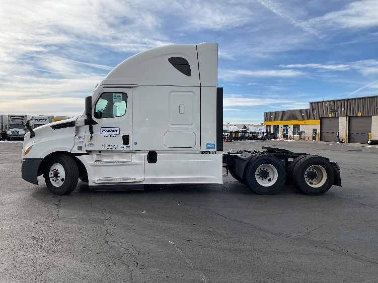 2021 Freightliner Cascadia in Montgomery, NY — photo 4